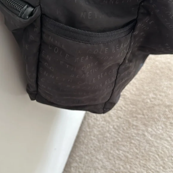 Kenneth Cole Reaction Bag - Picture 4 of 9